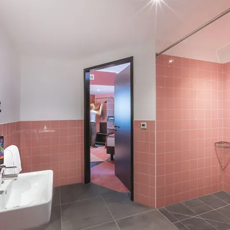 - The Niu, Loco North By Ihg Hotel München