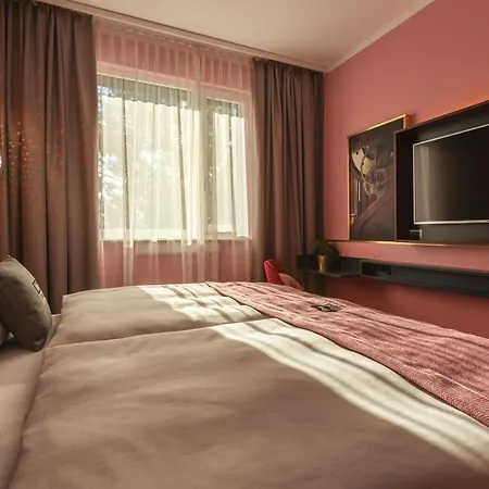 - The Niu, Loco North By Ihg Hotel Munich