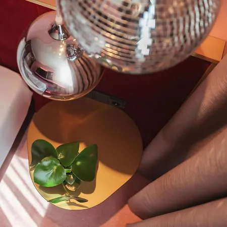 - The Niu, Loco North By Ihg Munich