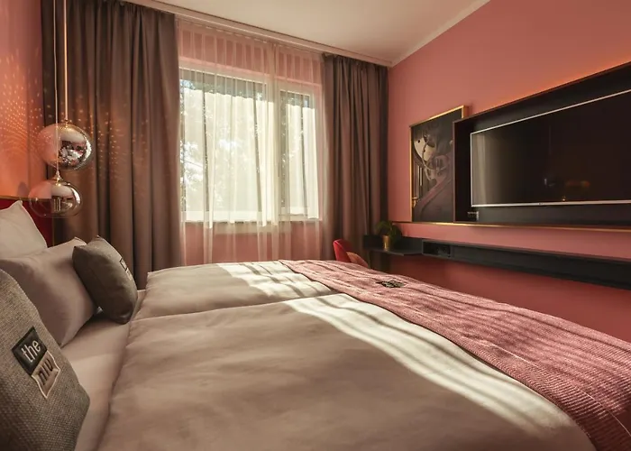 - The Niu, Loco North By Ihg Hotel Monaco di Baviera